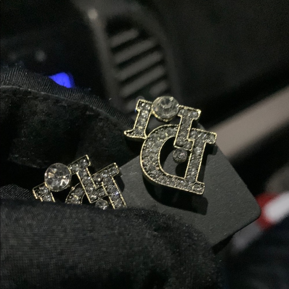 Fashion Crystal Logo Earrings - Picture 5 of 6